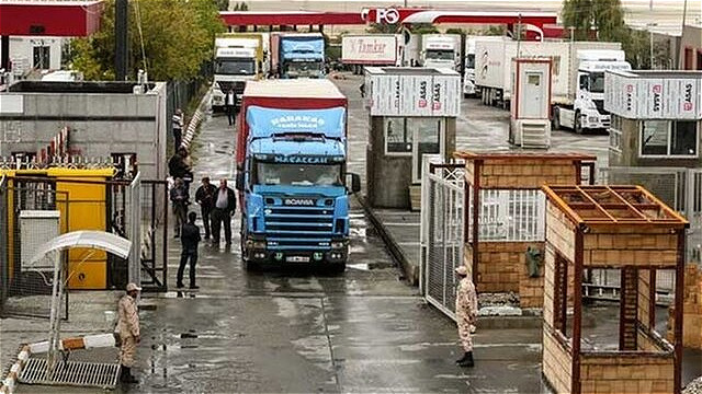 کاهش زمان توقف  کاميون‌ها  در مرز بازرگان  بايد در اولويت باشد